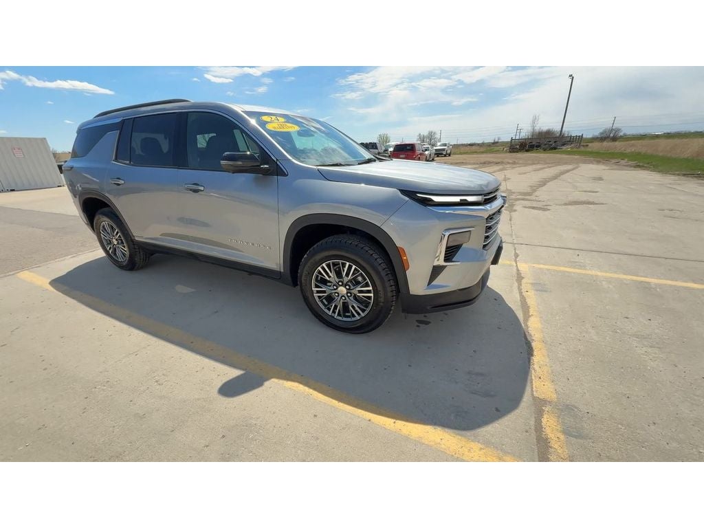 2024 Chevrolet Traverse LT