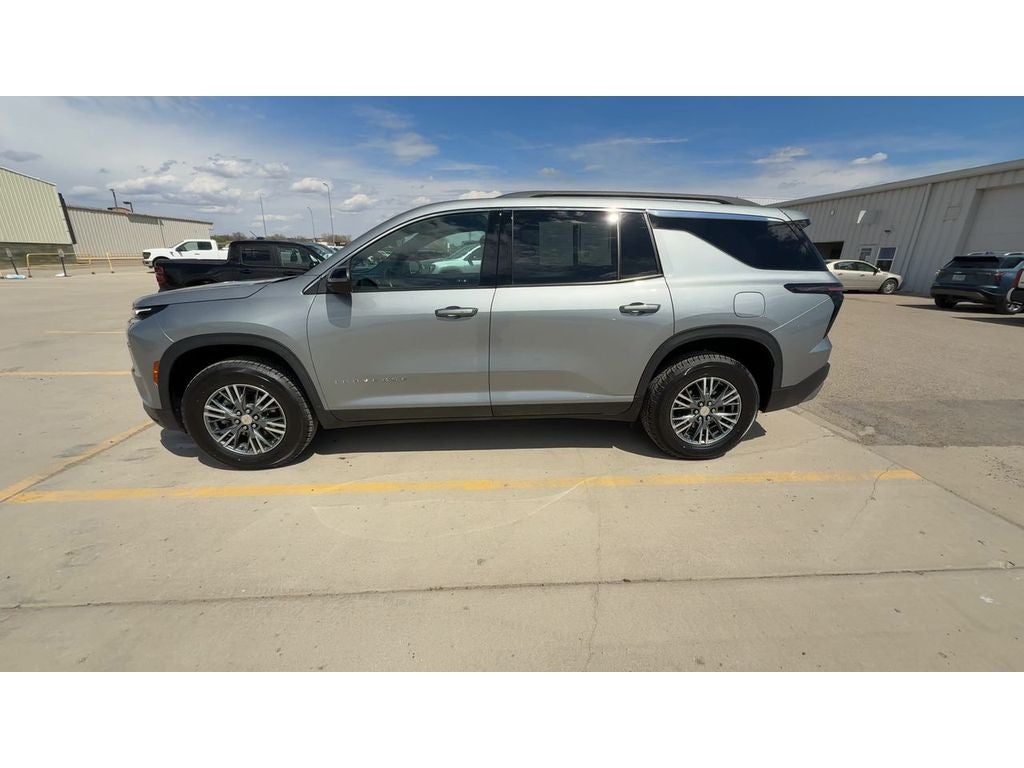 2024 Chevrolet Traverse LT