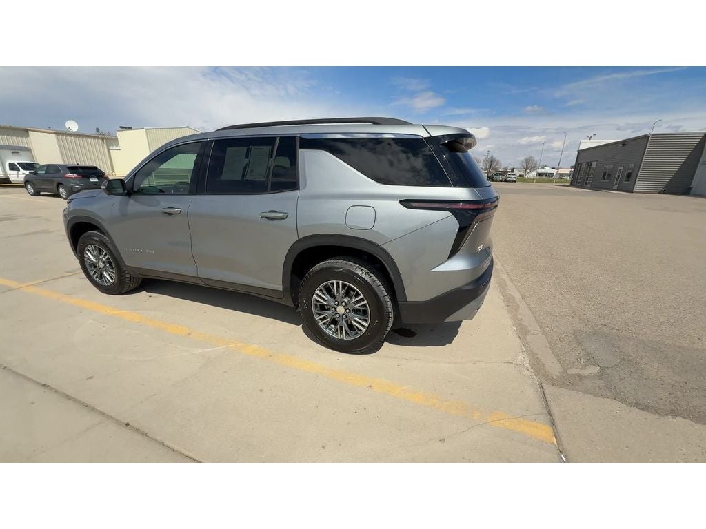 2024 Chevrolet Traverse LT
